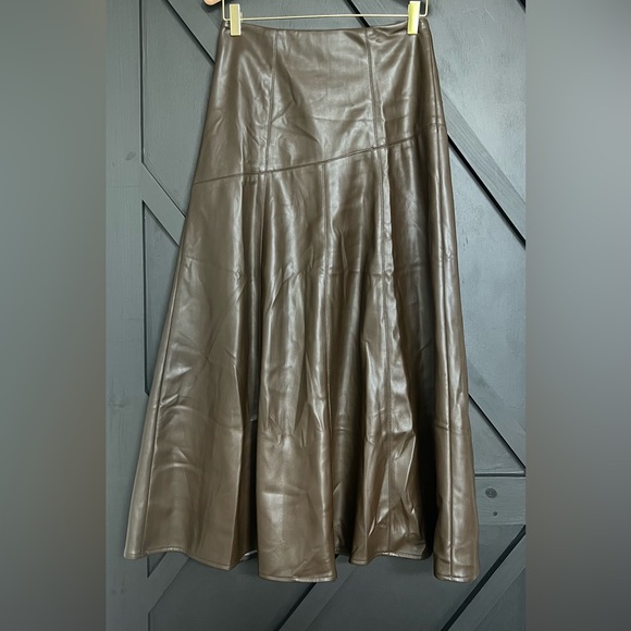 NWT Petal & Pup Haelee Faux Leather Skirt in Brown, Size 6 - Picture 7 of 11